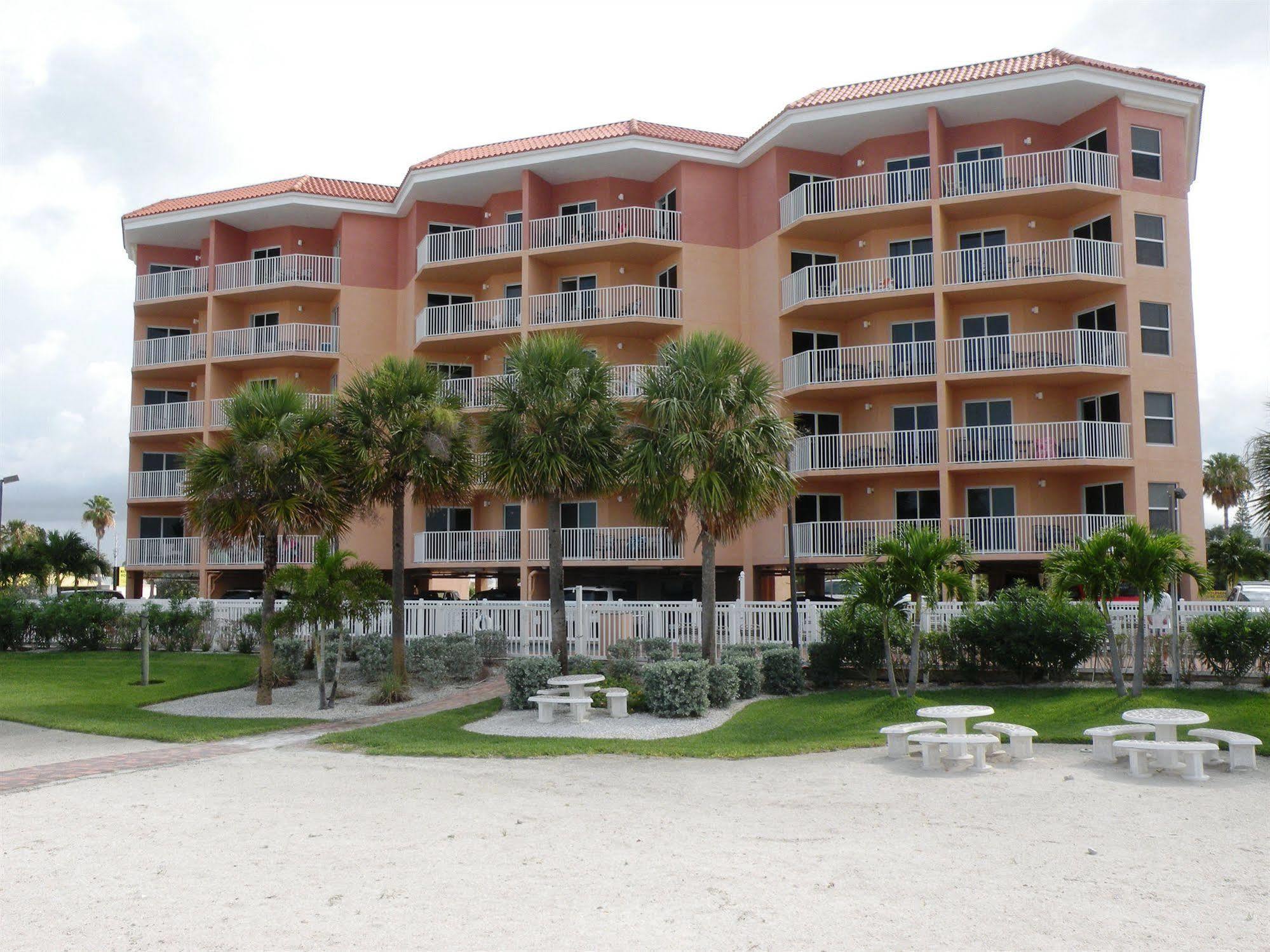 Surf Beach Treasure Island Resort Сант Пит Бич Экстерьер фото
